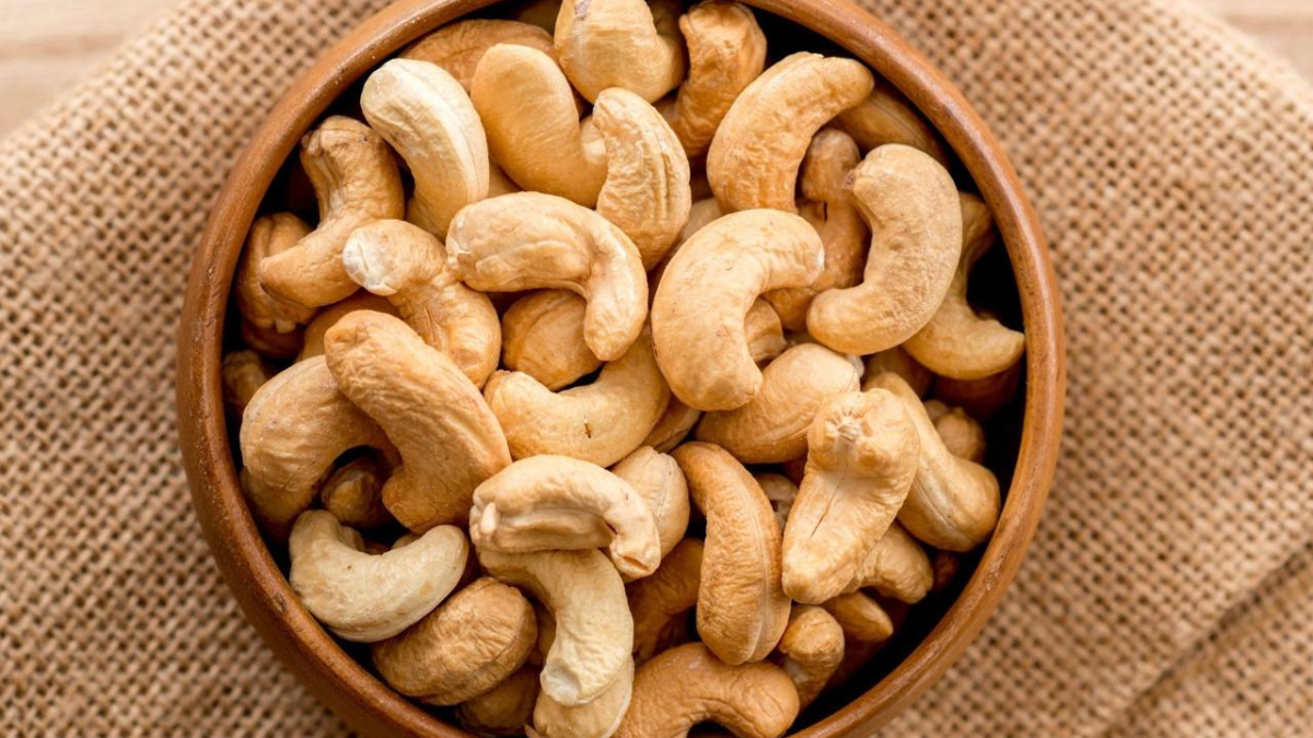 إفادتي فوائد الكاجو للرجال: دليل شامل للأداء البدني والخصوبة والهرمونات فوائد الكاجو للرجال